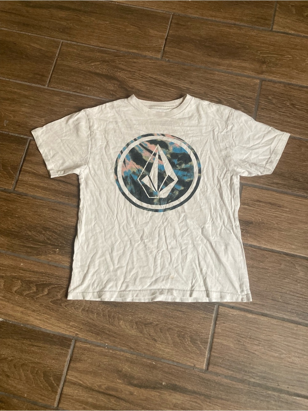 White Volcom t-shirt